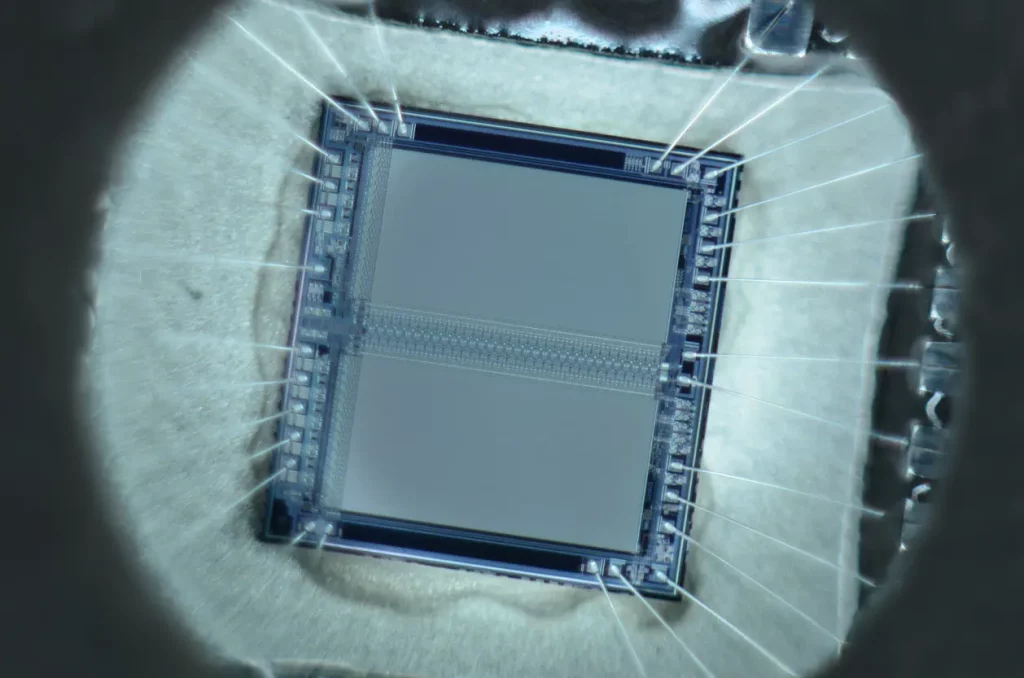 Testhaus elektronische Bauteile Bild