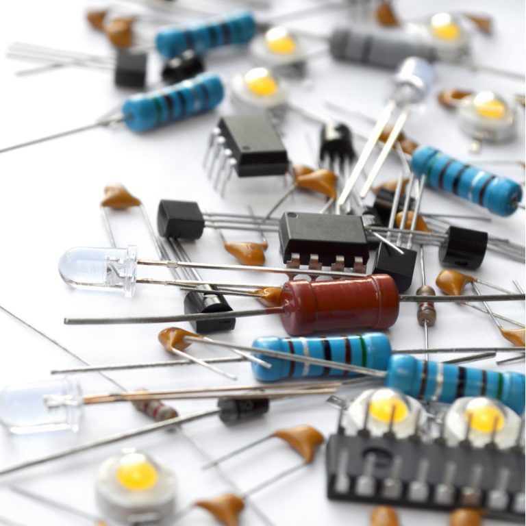 Elektronische Bauteile konfektionieren Bild